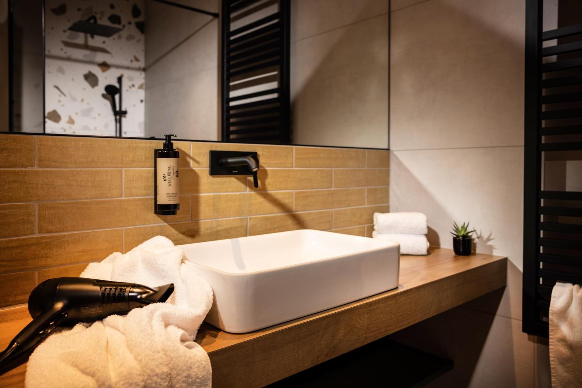 Zeit Und Raum Hotel - Self Check-In Eggelsberg Екстериор снимка