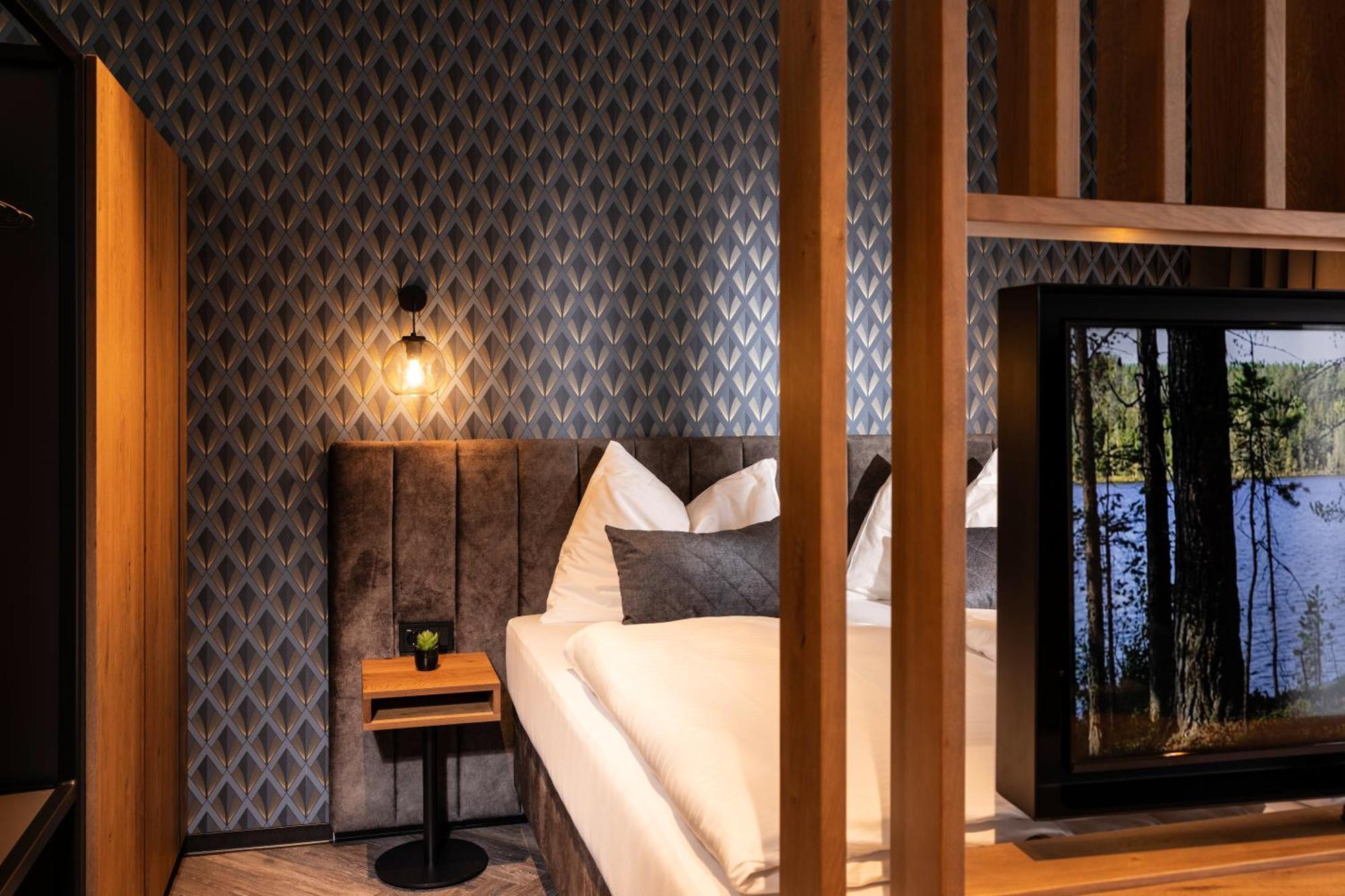 Zeit Und Raum Hotel - Self Check-In Eggelsberg Екстериор снимка