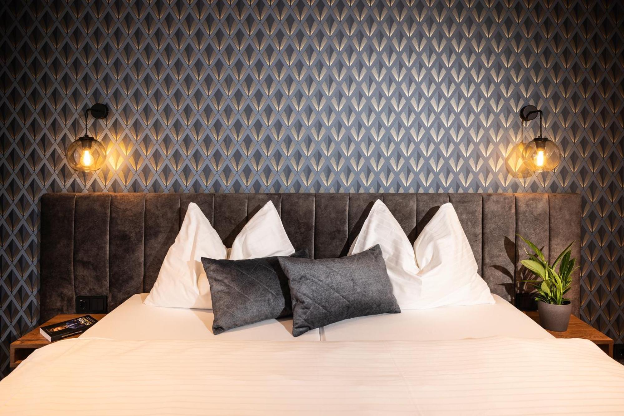 Zeit Und Raum Hotel - Self Check-In Eggelsberg Екстериор снимка