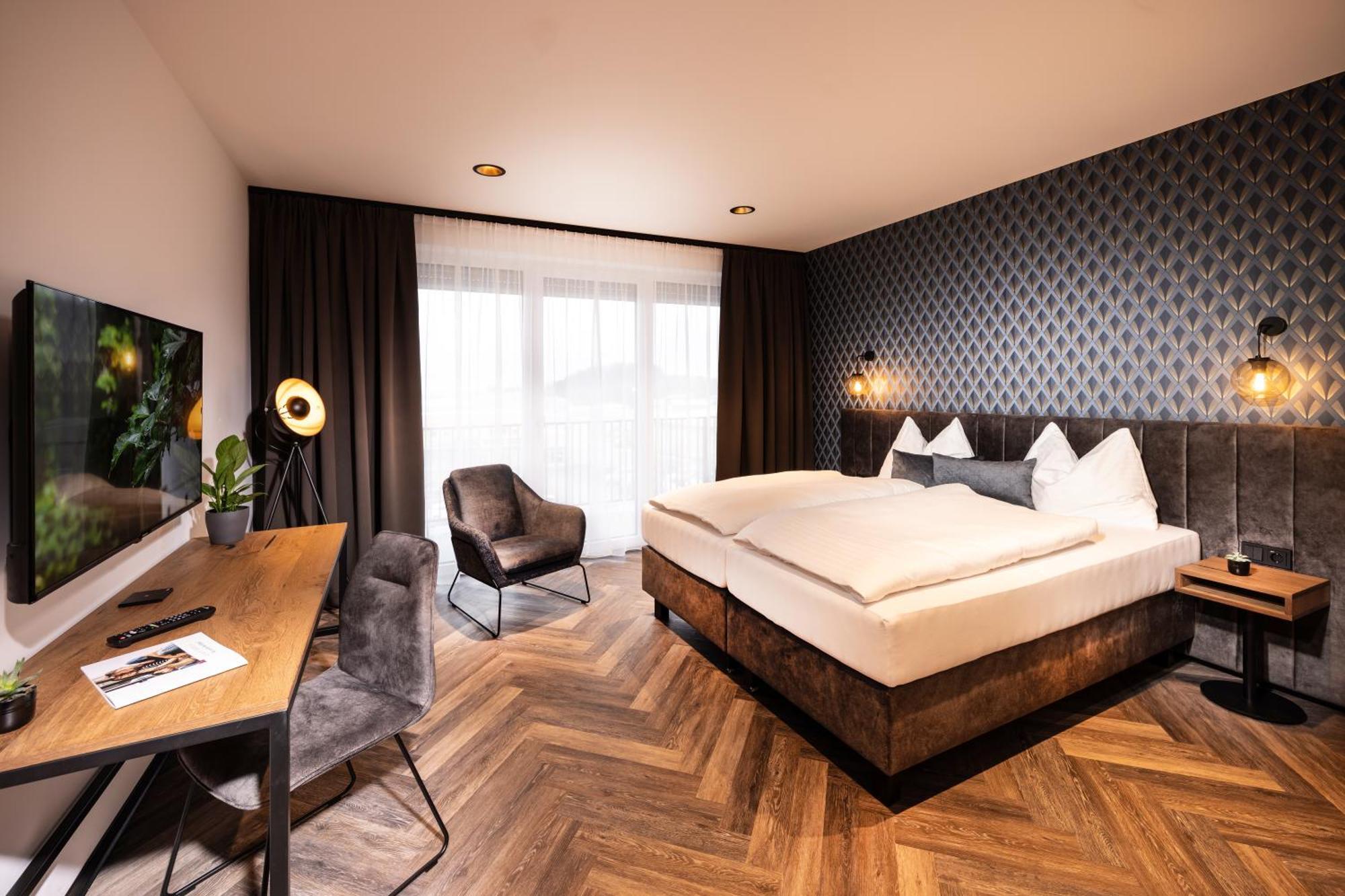 Zeit Und Raum Hotel - Self Check-In Eggelsberg Екстериор снимка