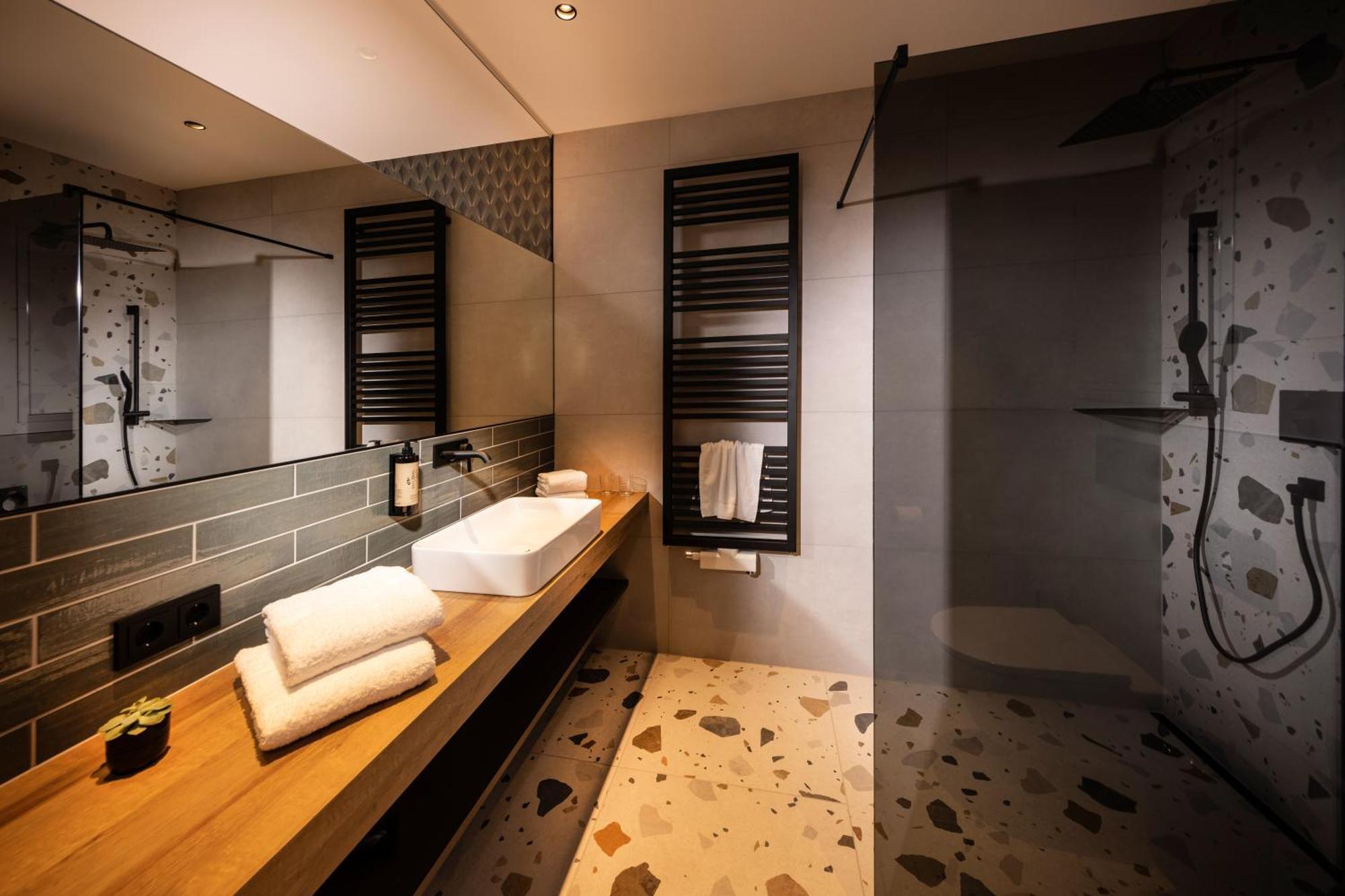 Zeit Und Raum Hotel - Self Check-In Eggelsberg Екстериор снимка