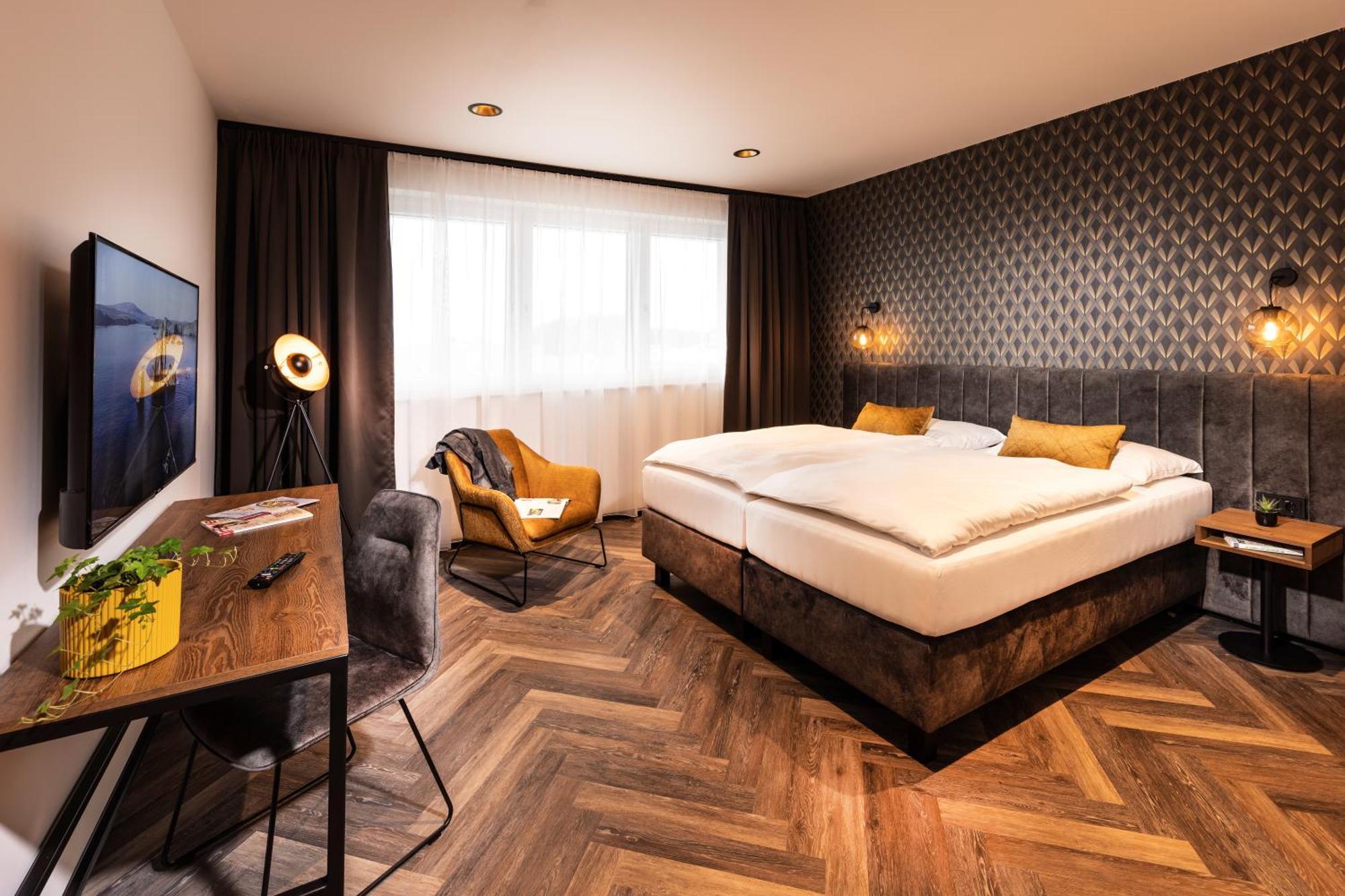 Zeit Und Raum Hotel - Self Check-In Eggelsberg Екстериор снимка