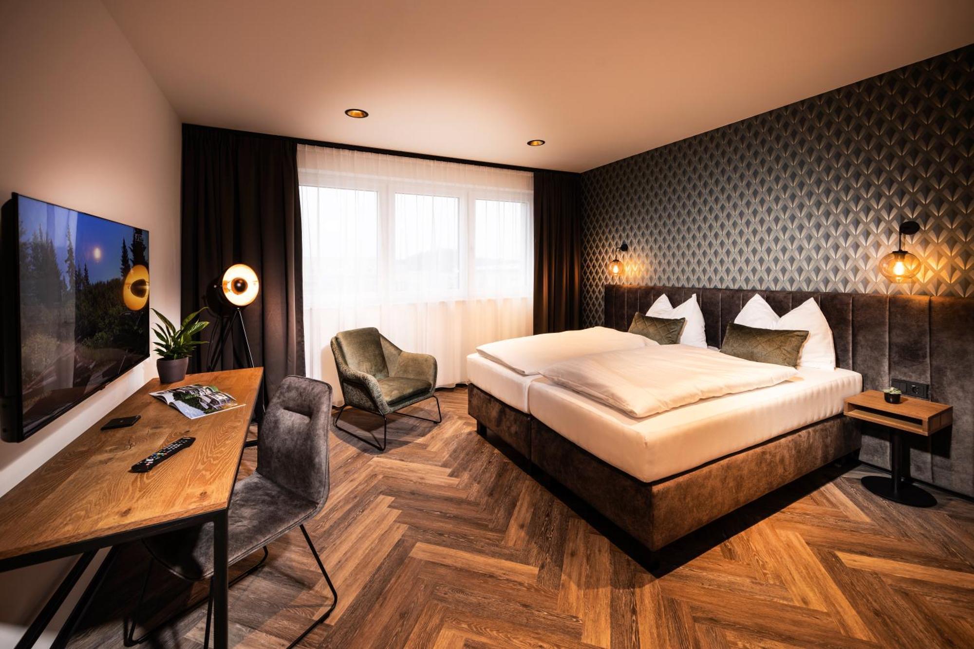 Zeit Und Raum Hotel - Self Check-In Eggelsberg Екстериор снимка